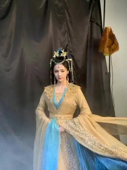 又一部女二号出彩的戏长月烬明开拍,陈都灵人设造型好带感
