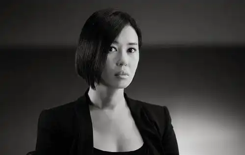 她今年42岁,被形容高级性感,首次拍电视剧就火了