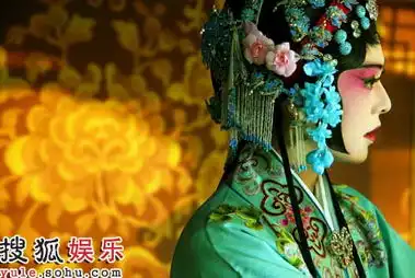 新红楼曝新剧照反串造型艳比梅兰芳
