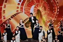 孙楠压轴北京国际电影节闭幕式与童声团献唱我爱你祖国
