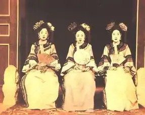 晚清罕见宫廷照对镜簪花的慈禧,镶黄旗的秀女和幼年的溥仪