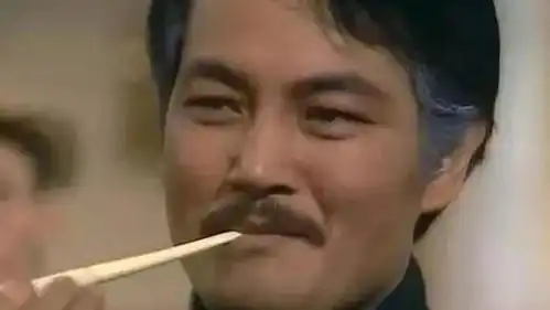 75岁洪七公,出道50年无绯闻,儿子虽有实力却绯闻不断前妻是杨幂
