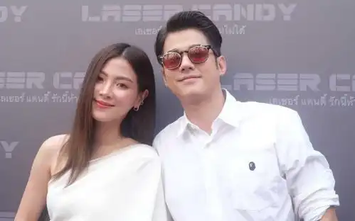 初恋这件小事男女主再次合作,小水穿白裙清纯依旧,阿亮却变油腻

