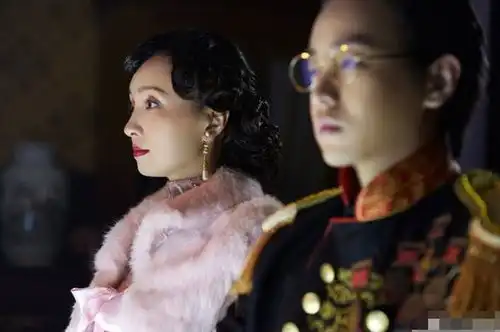 小陶虹话剧四世同堂巡演收官,全体演员群魔乱舞庆祝