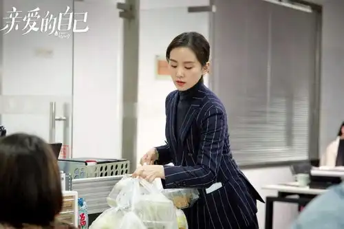 豆瓣7.7分,半是蜜糖半是伤口碑硬核,超越亲爱的自己