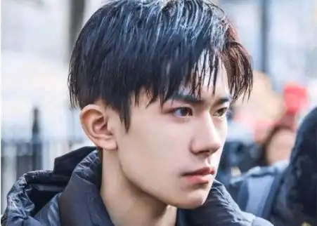 易烊千玺囚服照曝光,脸上写满了沧桑,只为少年的你
