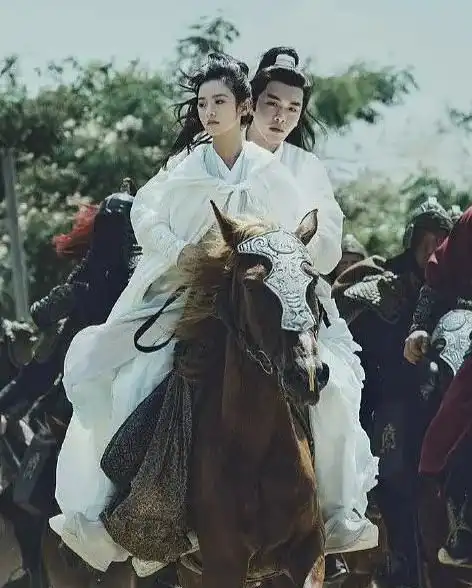 有翡少年逐浪预告,青簪行对称海报,观众却期待张若昀新剧