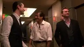 一次爆炸没拍成功重建布景再炸一次
