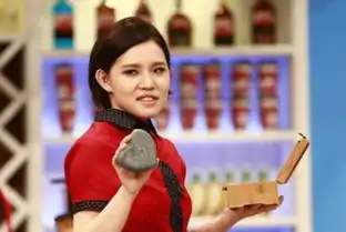 曾为走红搞怪扮丑,因小时代一剧成名,今嫁圈外老公生女