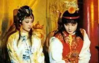 贾母身上两个特质,成全了1对自由恋爱,另2对只能搞地下恋