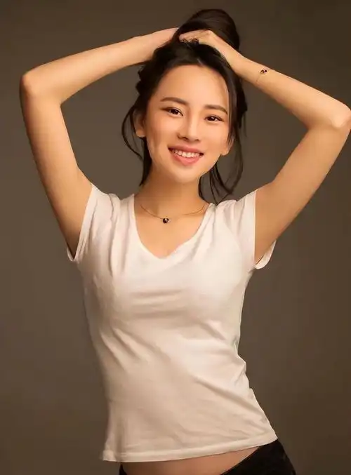 猎冰6位女演员生活照曝光,姚安娜气质出众,包文婧却垫底
