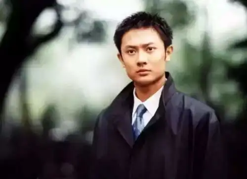 曾经的四大小生印小天也逃不过中年油腻,不修边幅翩翩起舞