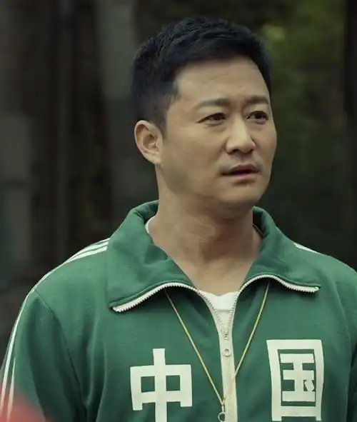 巴黎奥运会中国体育代表团领奖服发布,哪届奥运会领奖服给你的印象最深刻
