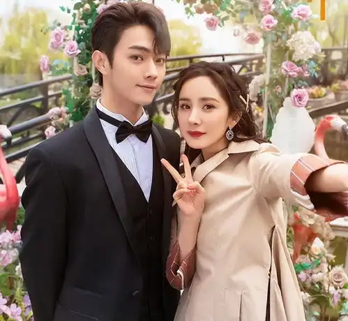 相差9岁杨幂许凯姐弟恋新剧定档先婚后爱,含大量花式拥抱亲吻戏份