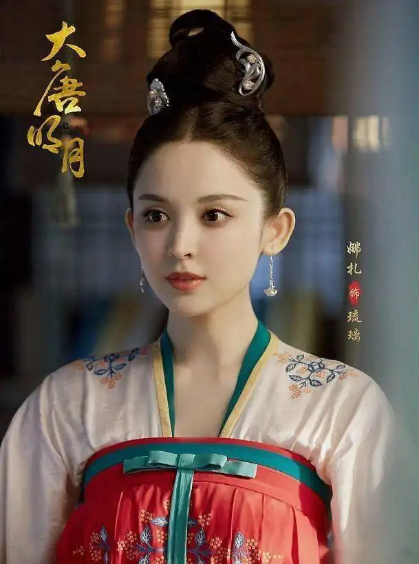 风起霓裳昨晚开播,古力娜扎出演女主角,周深演唱主题曲