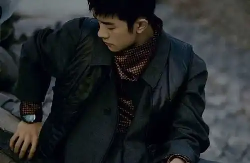 易烊千玺胡同花絮照曝光头顶荷叶好可爱,上房揭瓦演绎早春穿搭