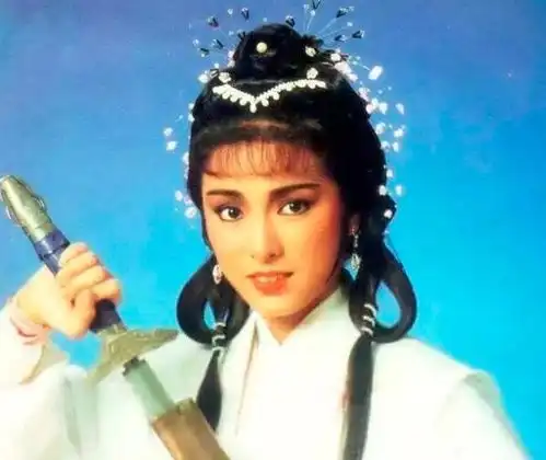 她是港圈内的一股清流,也是被成龙大哥辜负的一个女人