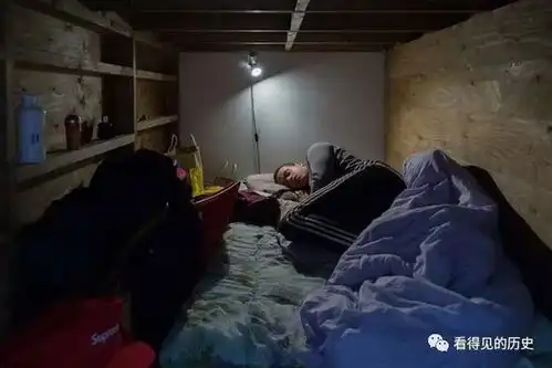 寸土寸金的日本东京诞生了胶囊旅馆受到不少上班族的青睐
