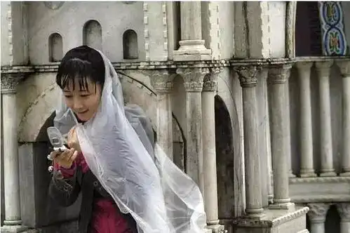 冯小刚被删,中国一半导演身陷江湖,这部黑帮片能过审堪称奇迹
