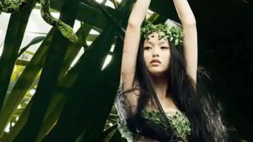 对比唐嫣杨幂范冰冰的男人装造型,赵丽颖已经很保守了