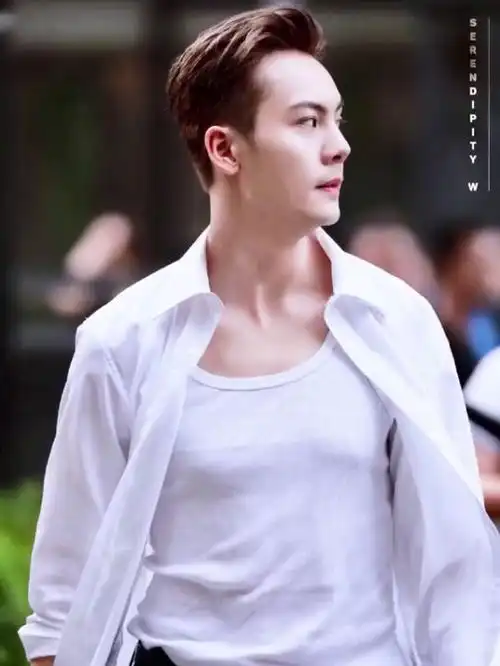 陈伟霆,我心中最帅的白衬衫黑裤子男孩,干净的男孩
