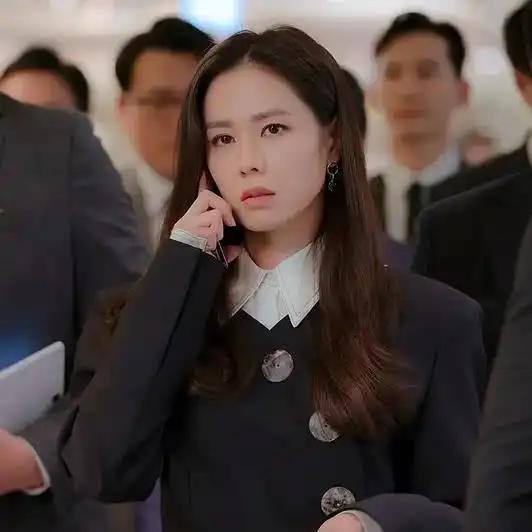 孙艺珍爱的迫降豪门女继承者,是怎么打扮的
