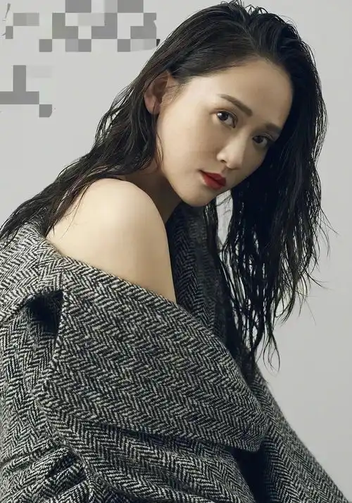 顶级冻龄女神陈乔恩,风情万种而又妩媚霸气的东方不败
