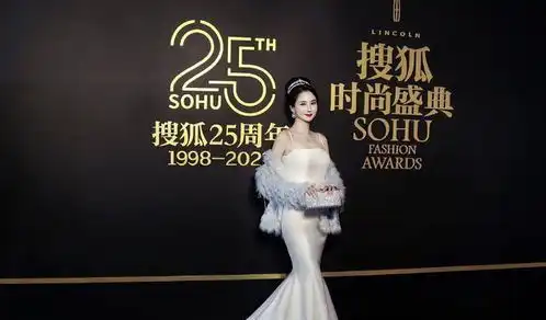 蓝心妍身穿白色抹胸长裙雪肤玉貌曼妙身材太性感撩人

