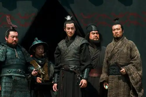 三国诸侯中,谁与吕布结怨最深非刘备,不是曹操
