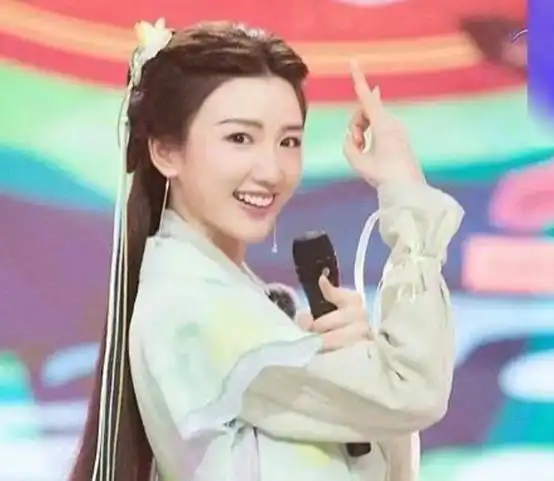 毛晓彤模仿赵灵儿造型,灵气不输刘亦菲,网友太惊艳了
