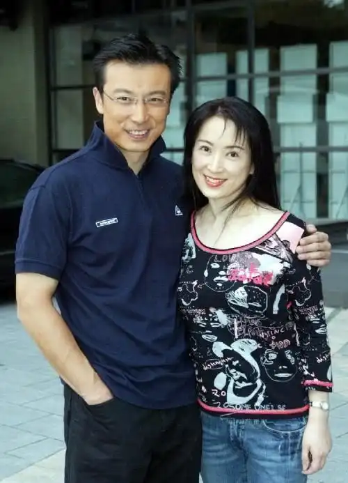 龚慈恩和子女合影为女儿庆生不仅女儿长得漂亮儿子也是又高又帅

