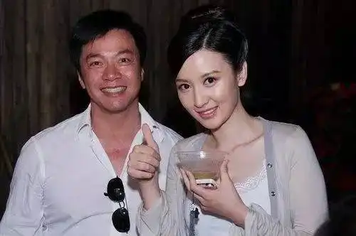 他与林心如相恋8年,却转身娶了她闺蜜,现状曝光后天道好轮回
