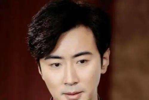 外表羞涩有型,曾出演新还珠格格最受关注,他就是演员高梓淇