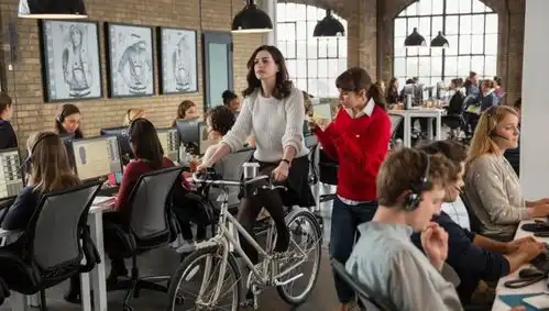 家庭煮夫逃不过出轨定律海瑟薇主演职场喜剧实习生