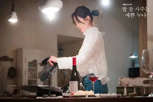 经常请吃饭的漂亮姐姐是有多甜光看女主的造型我就已经心动了