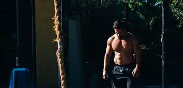 第一双乔什布里奇joshbridges没有穿裂的训练鞋nikemetcon4品牌新闻vogue时尚网
