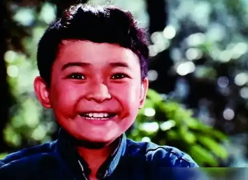 闪闪的红星46年潘冬子姐弟恋很幸福,胡汉三已经去世
