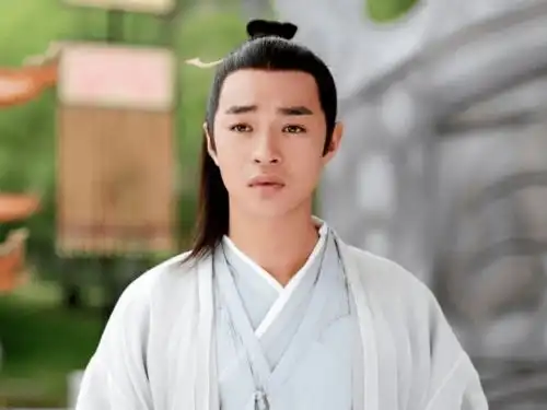 有种整容叫花千骨的落十一,如今穿上西装,帅到不敢认
