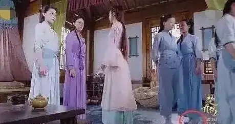 被赵丽颖的身高给骗了,苦了跟她搭戏的女演员,幸好冯绍峰足够高