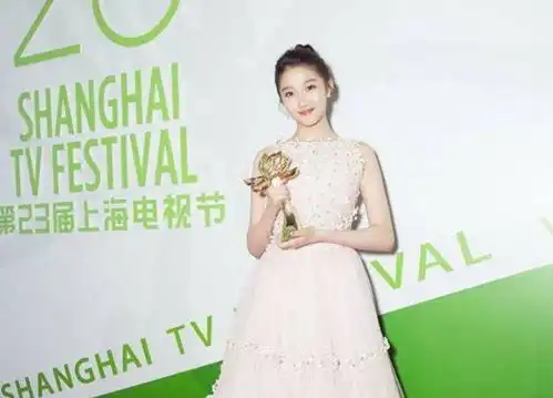 关晓彤会不会成为下一个李小璐
