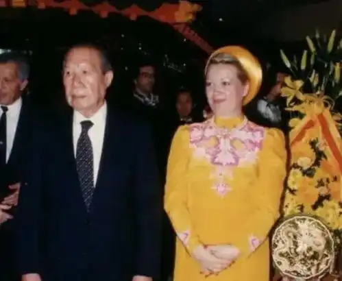 越南末代皇帝保大帝为什么老死法国1955年10月23日越南公民投票
