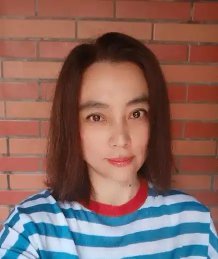 老版西游记玉兔精晒素颜照,57岁李玲玉状态好,混血儿子帅气