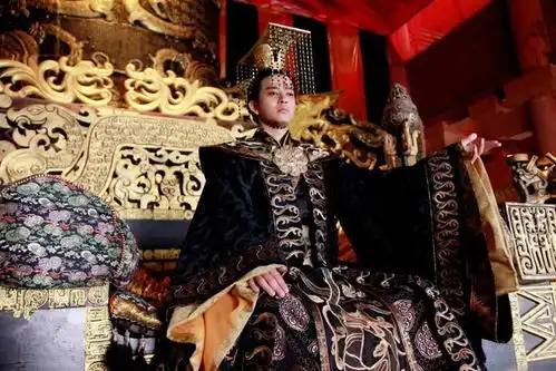 首款健康主题中卡空降横店奥铃邀你与汤镇业一起做皇帝
