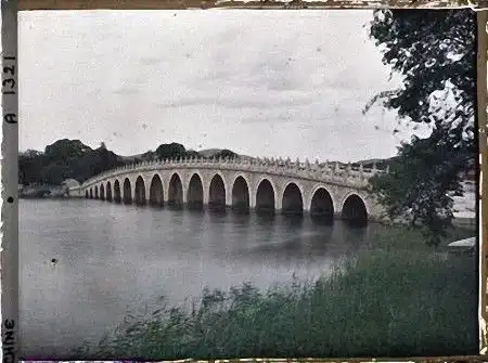 这些中国最早最珍贵的彩色瞬间,竟然是一位法国牛贩子的儿子拍的
