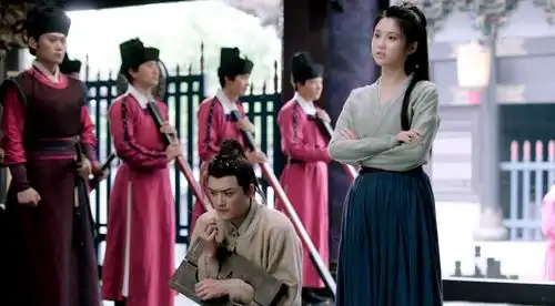 张慧雯新剧崩了第一集就漏洞百出,比锦衣之下差远了