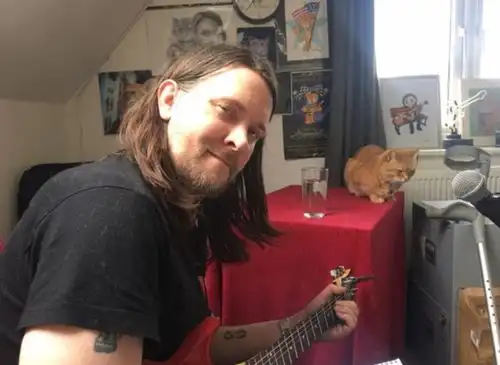 流浪猫鲍勃去世了,它帮主人戒掉毒瘾,拍成电影后感动全世界