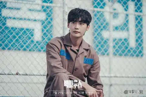 李钟硕2年没新戏,疑遭netflix报复雪藏
