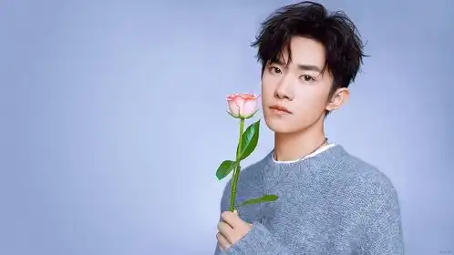 那些年追着他骂嫌弃他长得不好看的人,如今应该都很后悔了吧
