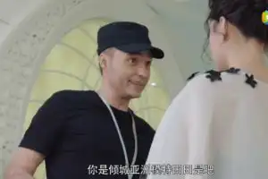 你和我的倾城时光皮特用u盘里的秘密威胁丽莎丽莎用一招抢走u盘
