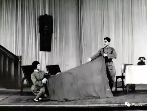 世平儿时最快乐的事,莫过于看戏了
